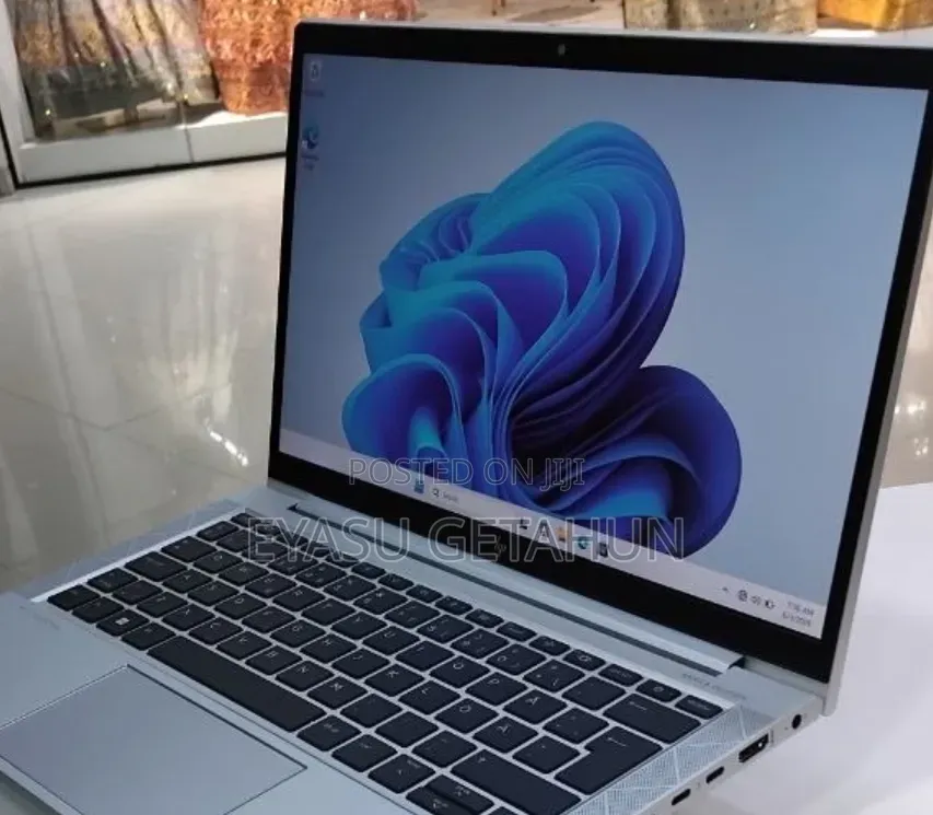 New Laptop HP EliteBook 830 G8 16GB Intel Core i5 SSD 512GB