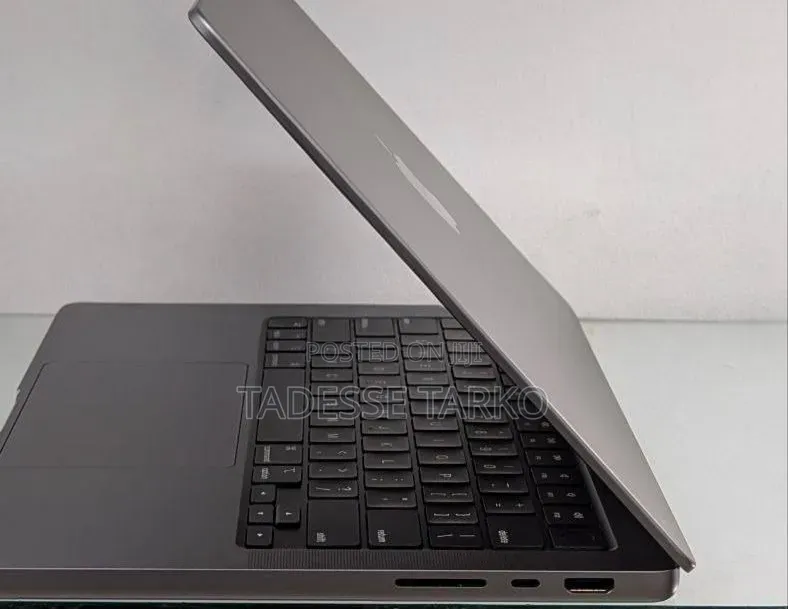 New Laptop Apple MacBook Pro 2021 M1 16GB Apple M1 Pro SSD 512GB