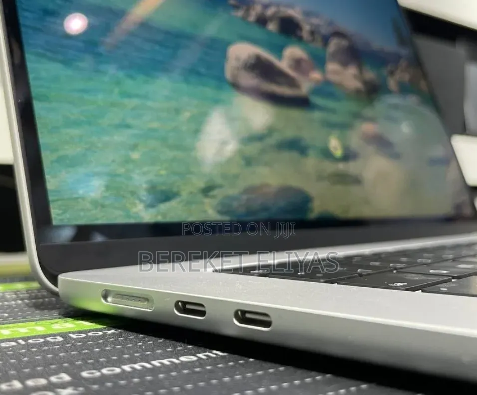 New Laptop Apple MacBook Air 2025 M4 24GB Apple M4 SSD 512GB
