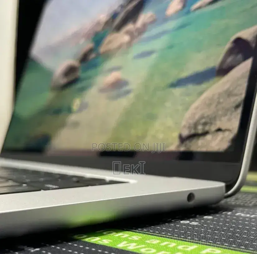 New Laptop Apple MacBook Air 2025 M4 24GB Apple M4 SSD 512GB