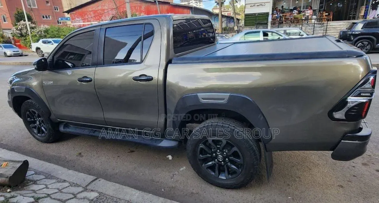 Toyota Hilux 2021 Gray