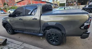 Toyota Hilux 2021 Gray