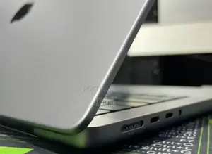 New Laptop Apple MacBook Pro 2024 M3 8GB Apple M3 SSD 512GB