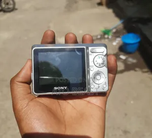 Sony Cyber-Shot DSC-S730 Digital Camera. It Features a 7.2-Megapixel