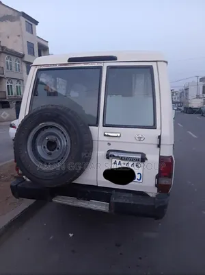 Toyota Land Cruiser 2017 White