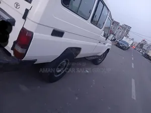 Toyota Land Cruiser 2017 White