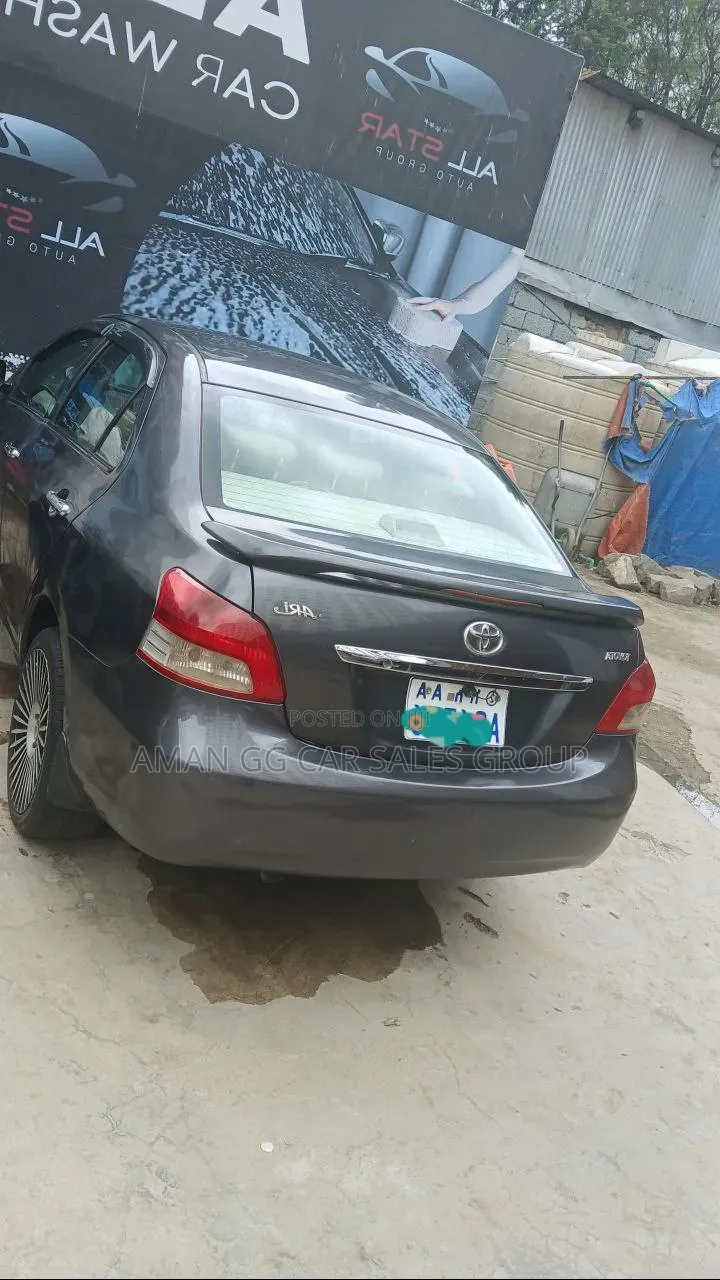 Toyota Yaris 2010 Gray