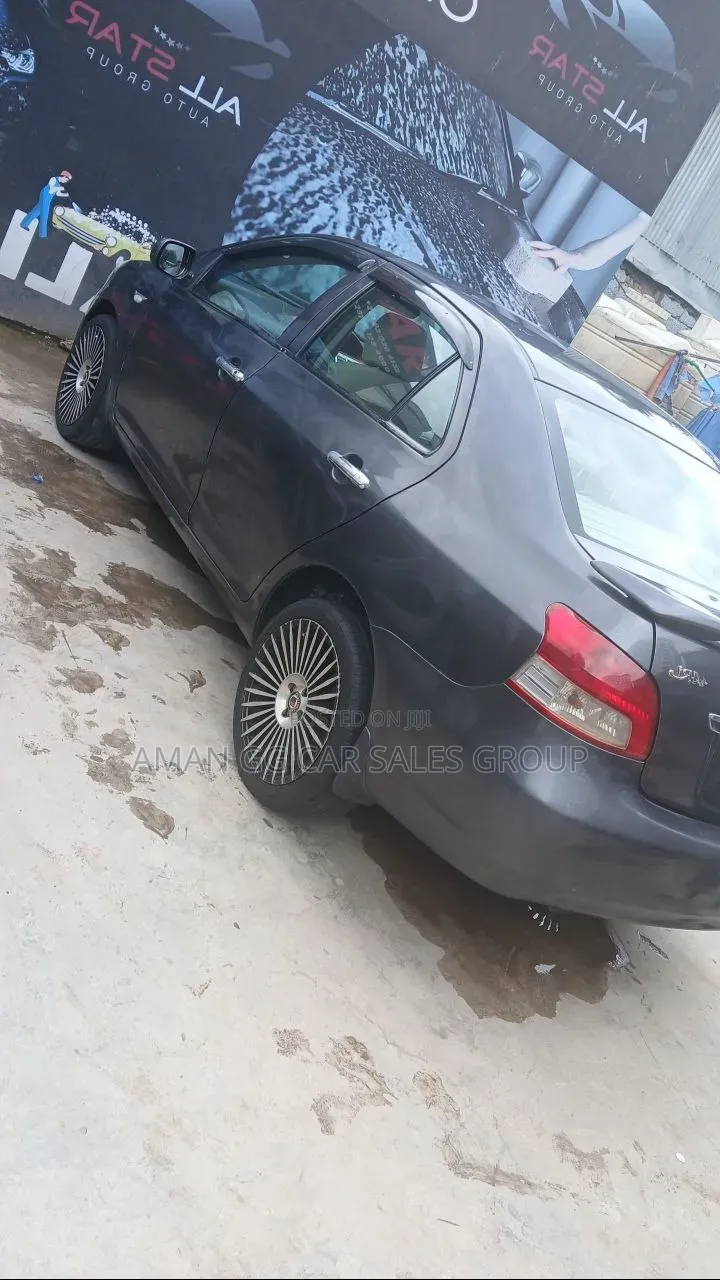 Toyota Yaris 2010 Gray