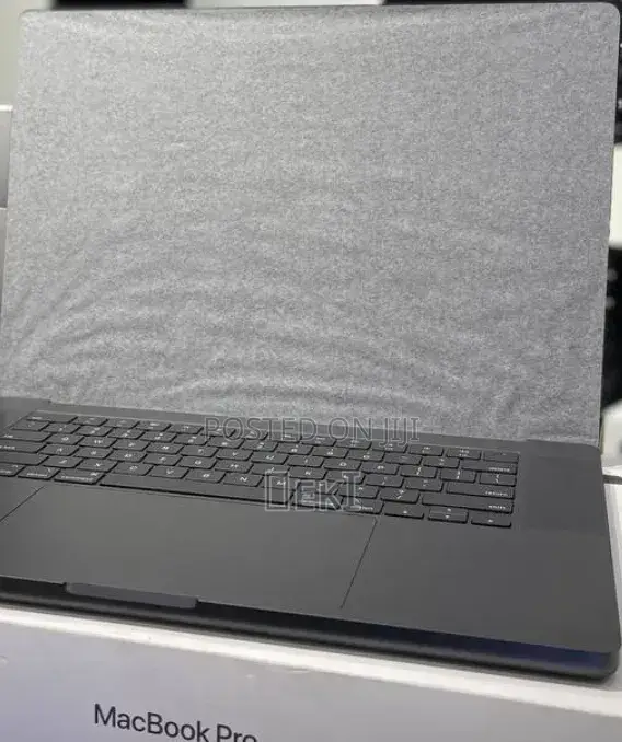 New Laptop Apple MacBook Pro 2023 M3 36GB Apple M3 Max SSD 1T