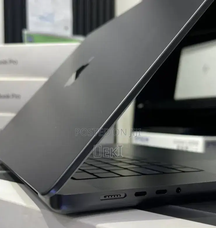 New Laptop Apple MacBook Pro 2023 M3 36GB Apple M3 Max SSD 1T