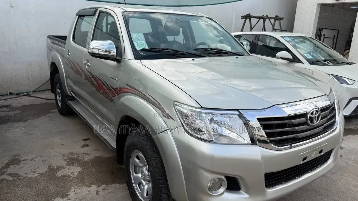 Toyota Hilux 2014 Gold