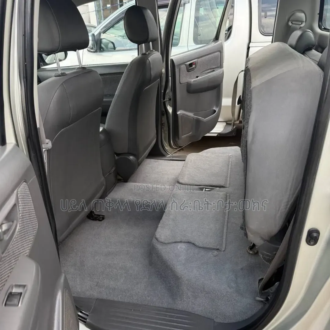 Toyota Hilux 2014 Gold