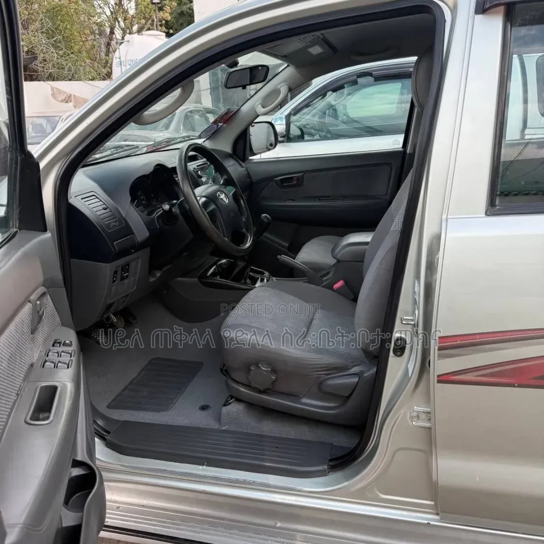 Toyota Hilux 2014 Gold