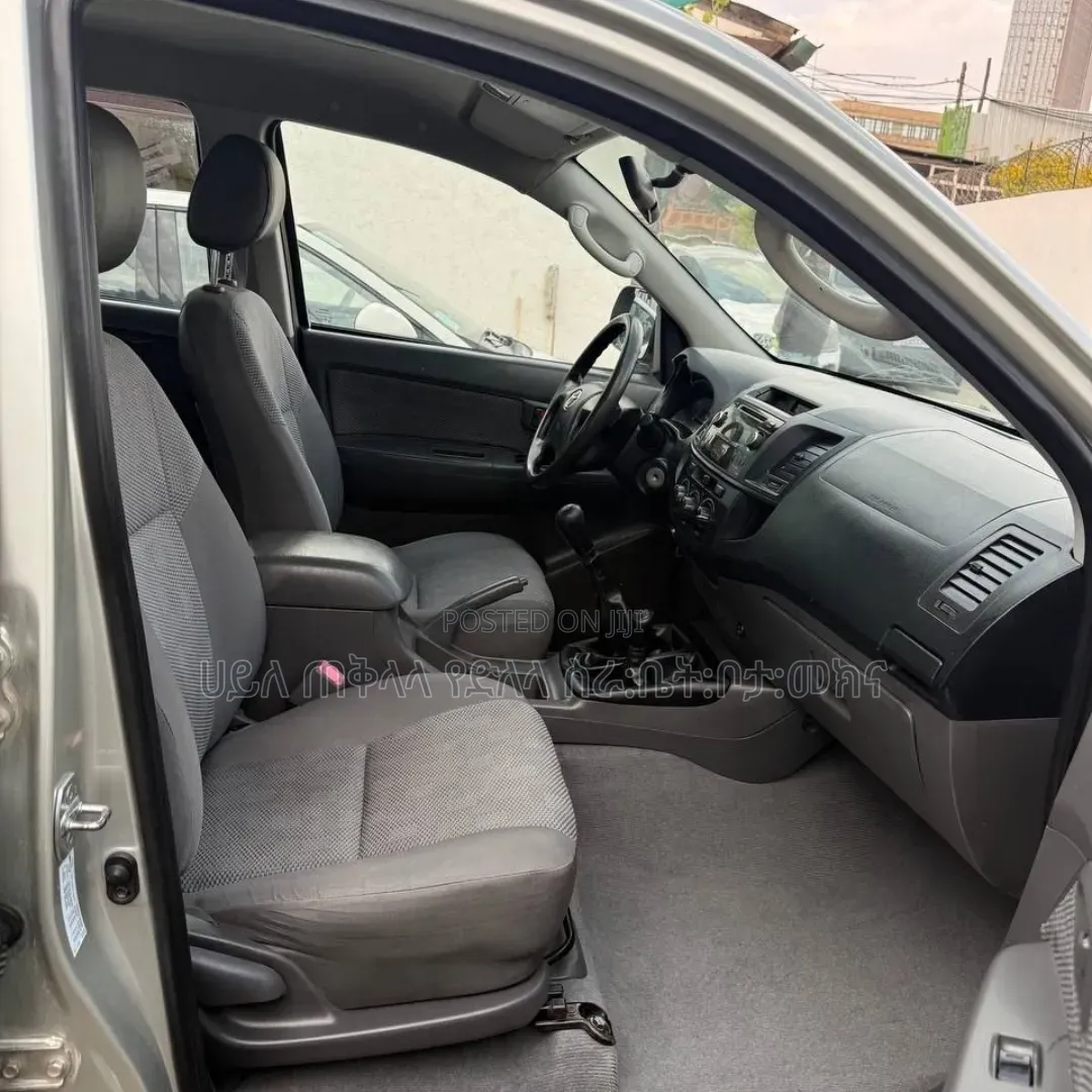 Toyota Hilux 2014 Gold