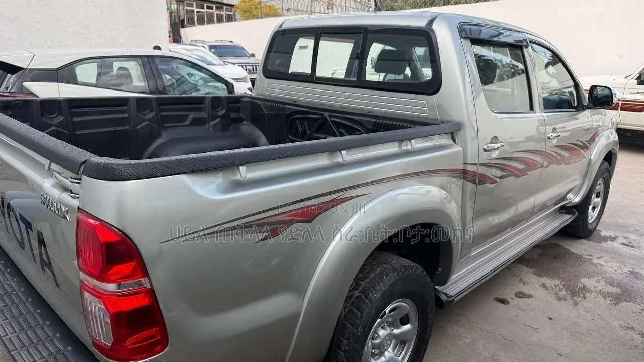 Toyota Hilux 2014 Gold