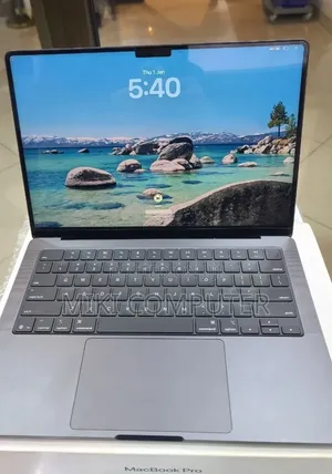 New Laptop Apple MacBook Pro 2025 M5 16GB Intel SSD 512GB