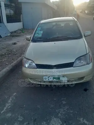 Toyota Platz 2000