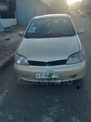 Toyota Platz 2000