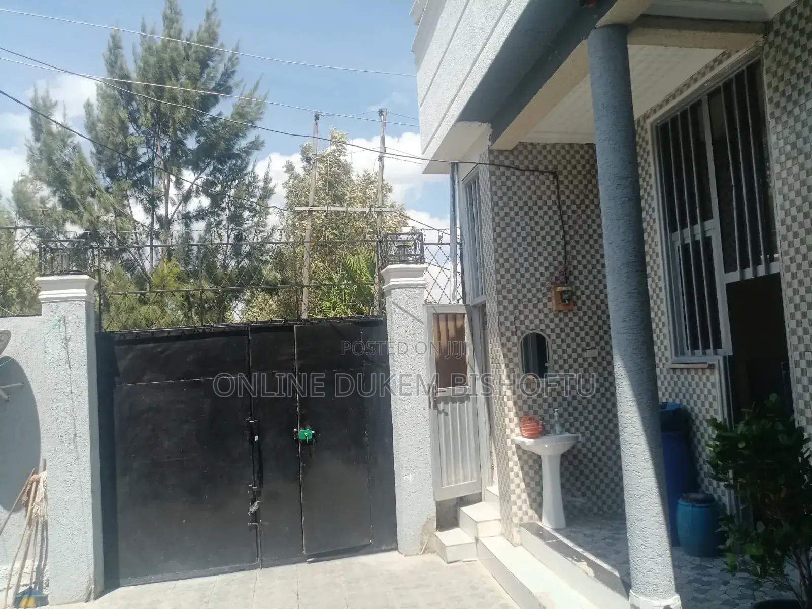 Furnished 7bdrm Villa in Dukem, East Shewa for sale