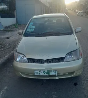Toyota Platz 2000