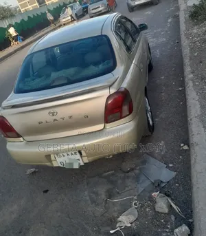 Toyota Platz 2000