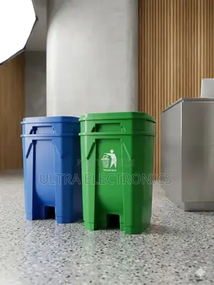 Green Plastic Step-on Trash Bin, Pedal for Hands-Free Operation