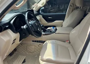 Toyota Land Cruiser 2022 White