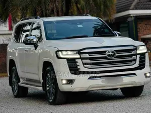 Toyota Land Cruiser 2022 White