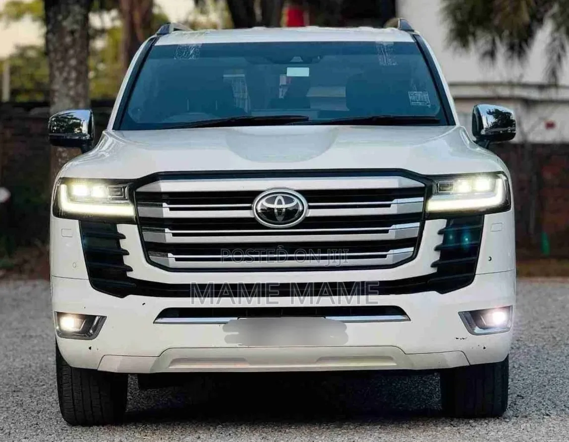 Toyota Land Cruiser 2022 White