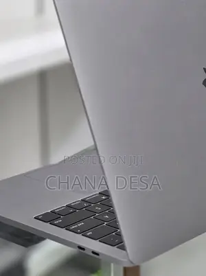 New Laptop Apple MacBook Pro 2019 16GB Intel Core i7 SSD 256GB