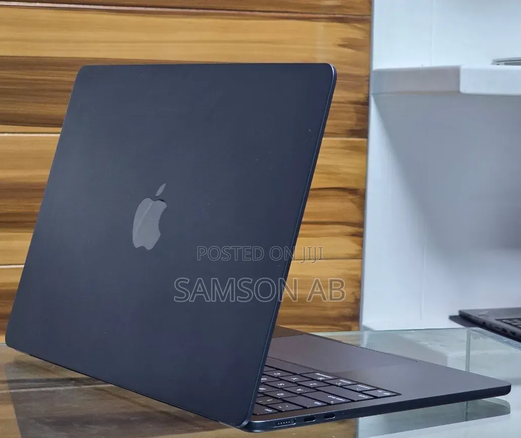New Laptop Apple MacBook Air 2025 M4 16GB Apple M4 SSD 256GB