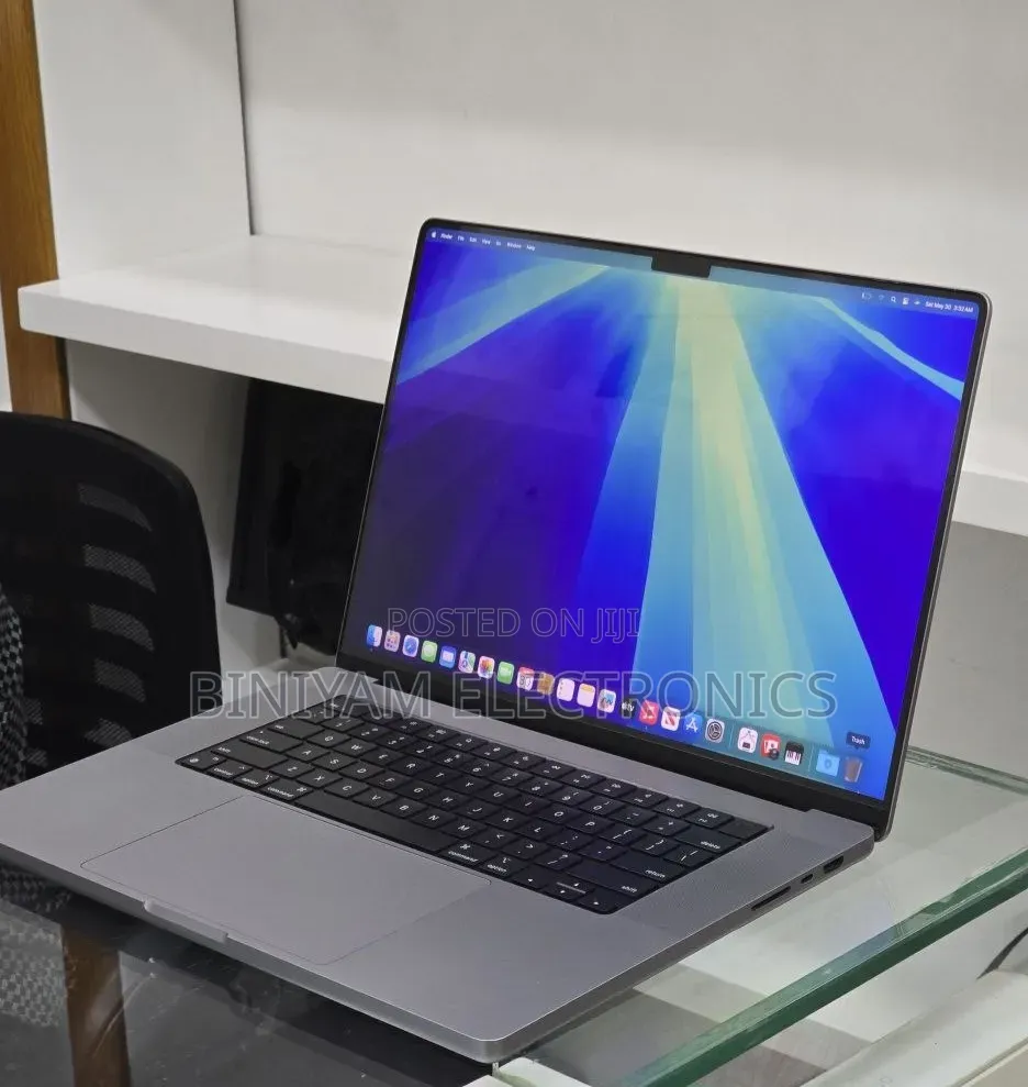 New Laptop Apple MacBook Pro 2021 M1 Max 32GB Apple M1 Pro SSD 512GB