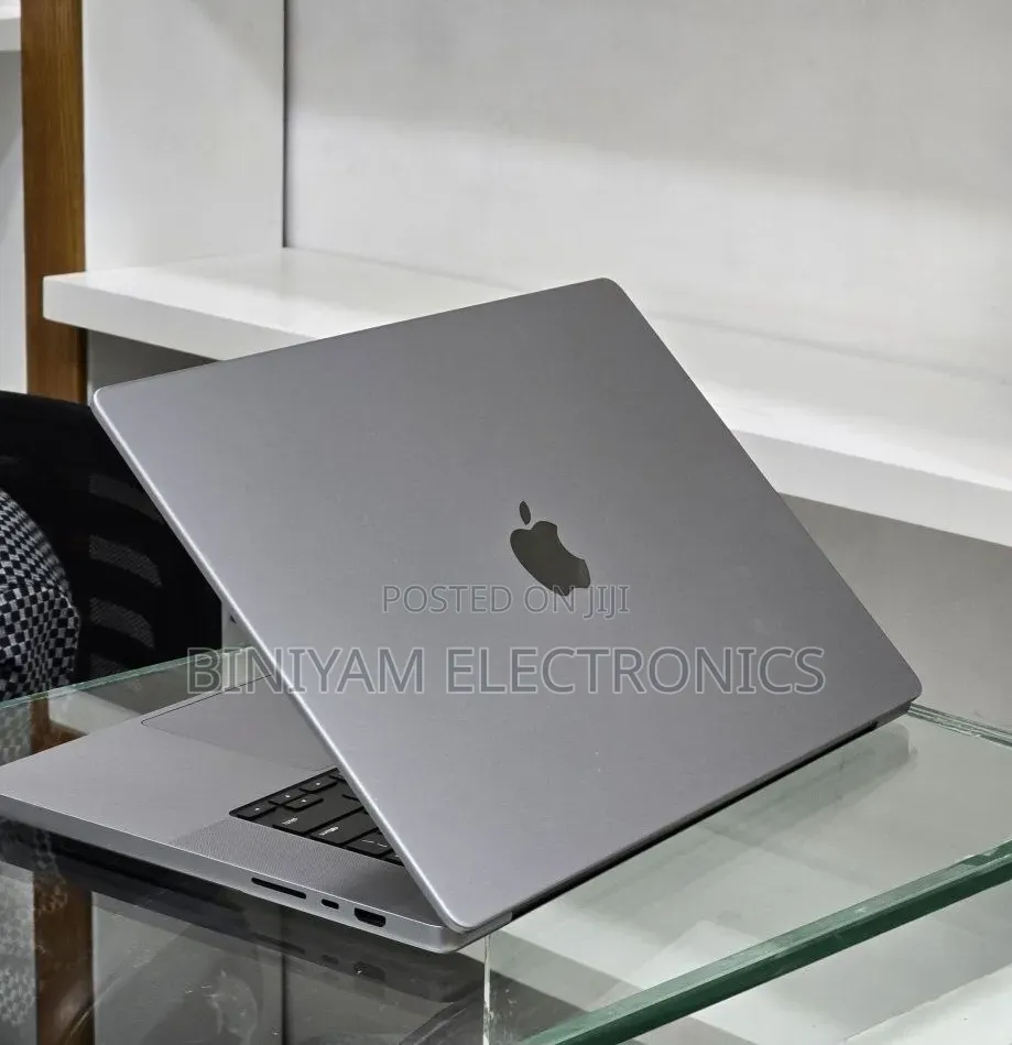 New Laptop Apple MacBook Pro 2021 M1 Max 32GB Apple M1 Pro SSD 512GB