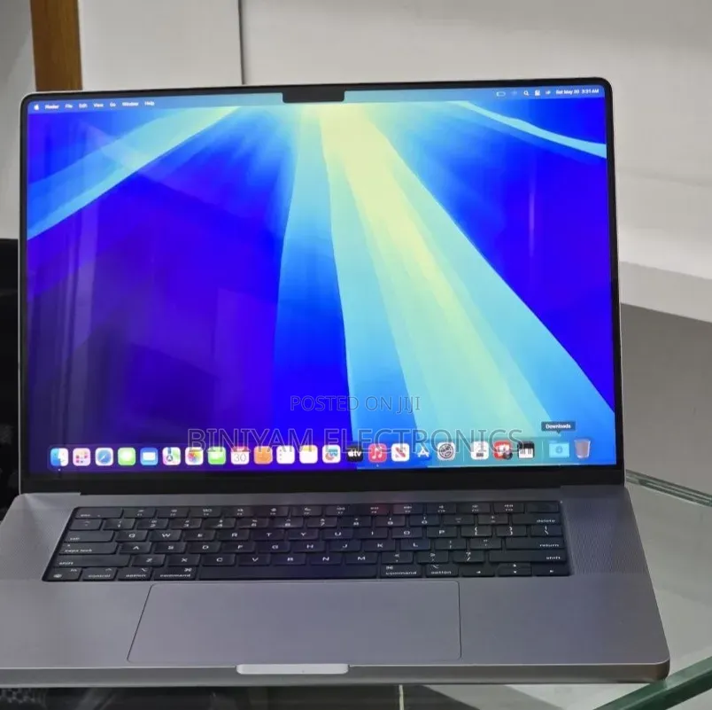 New Laptop Apple MacBook Pro 2021 M1 Max 32GB Apple M1 Pro SSD 512GB