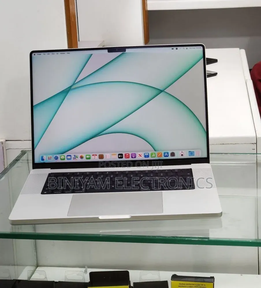 New Laptop Apple MacBook Pro 2015 16GB Intel Core i7 SSD 512GB