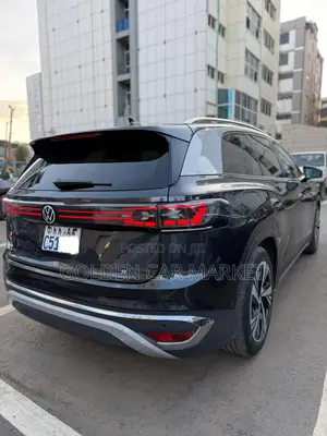 Volkswagen ID.6 2022 Black