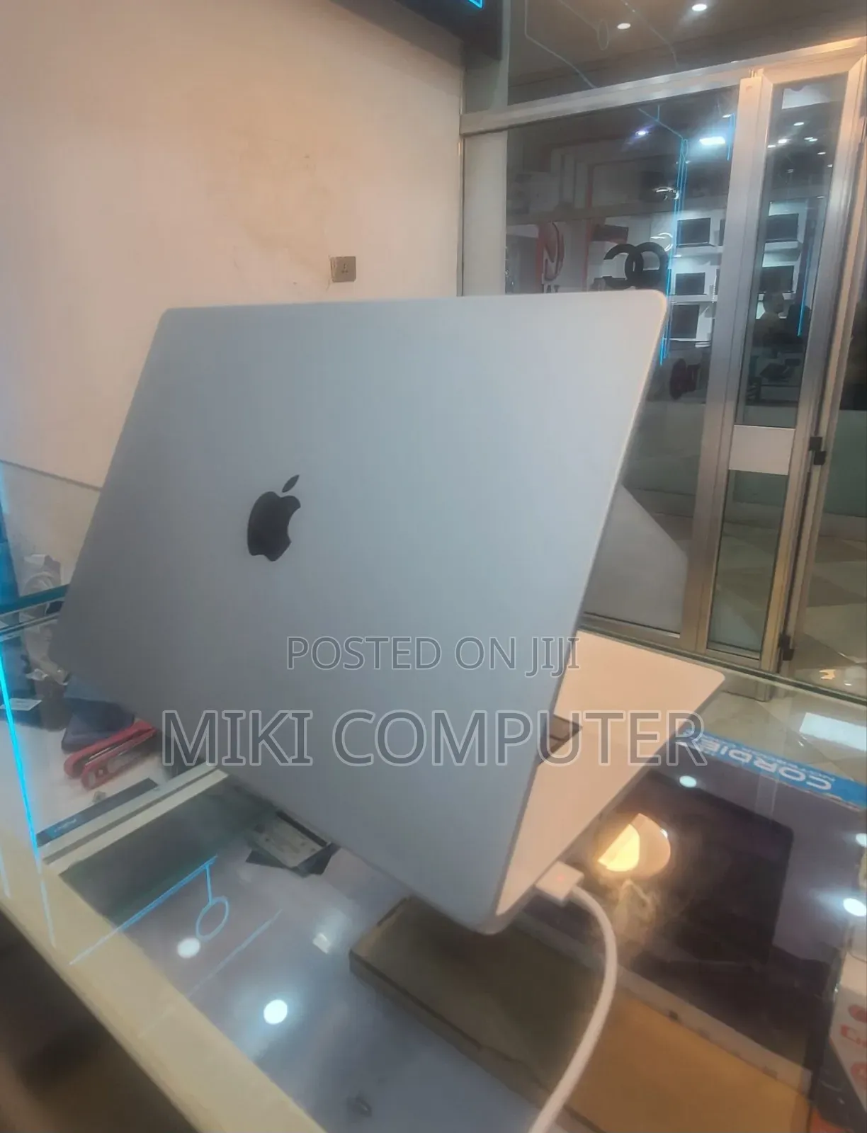 New Laptop Apple MacBook Pro 2020 M1 32GB Intel SSD 1T