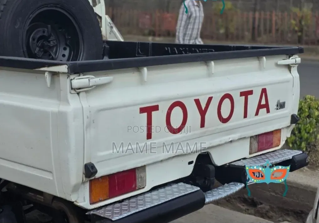 Toyota Land Cruiser 2018 White