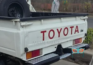 Toyota Land Cruiser 2018 White