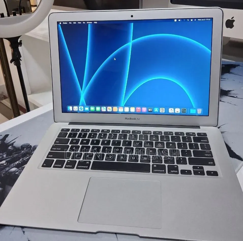 New Laptop Apple MacBook Pro 2015 8GB Intel Core i5 SSD 512GB