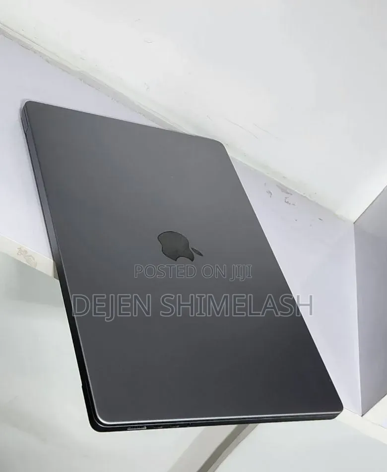 New Laptop Apple MacBook Pro 2020 M1 16GB AMD Ryzen 5 SSD 512GB