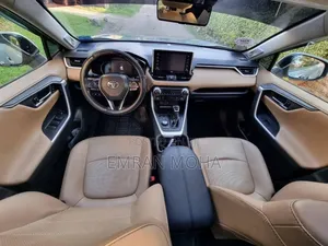 Toyota RAV4 2021 Green