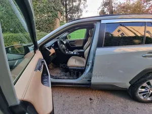Toyota RAV4 2021 Green
