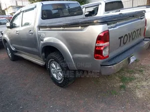 Toyota Hilux 2015 Silver