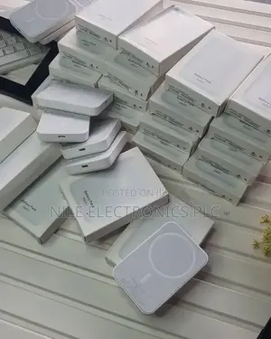 Original Apple Magsafe Battery Pack a Matte Clear Finish