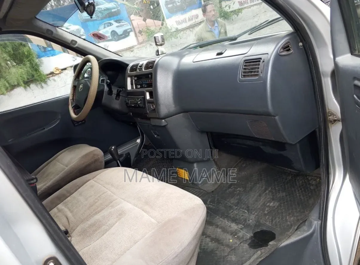 Toyota HiAce 2007 Grey