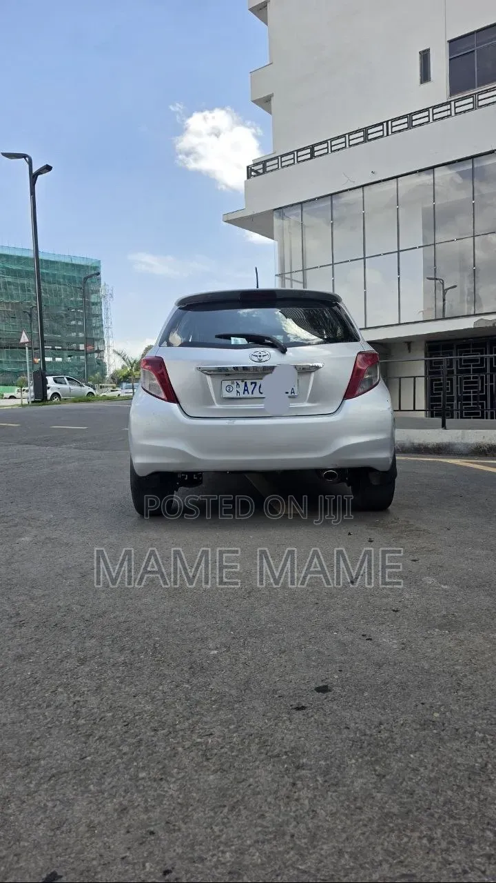 Toyota Yaris 2012 Silver