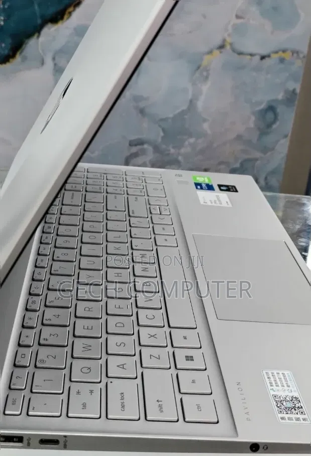 New Laptop HP Pavilion 10 16GB Intel Core i5 SSD 512GB
