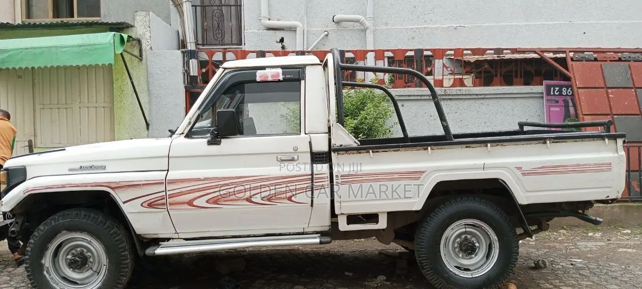 Toyota Land Cruiser 90 1997 White