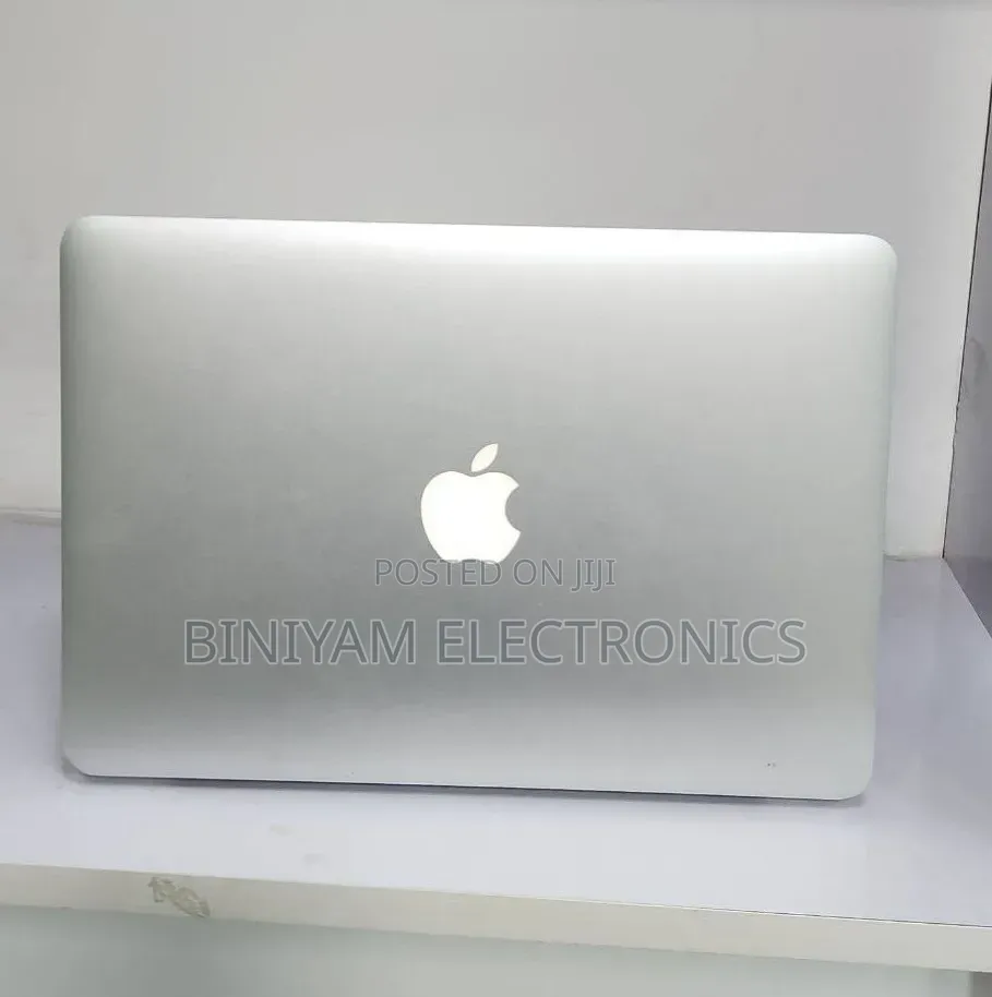 New Laptop Apple MacBook Pro 2013 8GB Intel Core i5 SSD 256GB